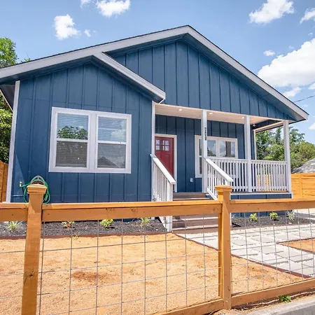 Beautiful Fenced 3Br 2Ba Near Exciting Downtown Villa
